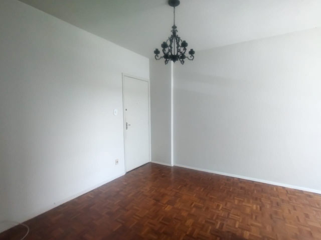 SALA DE ESTAR COM SACADA