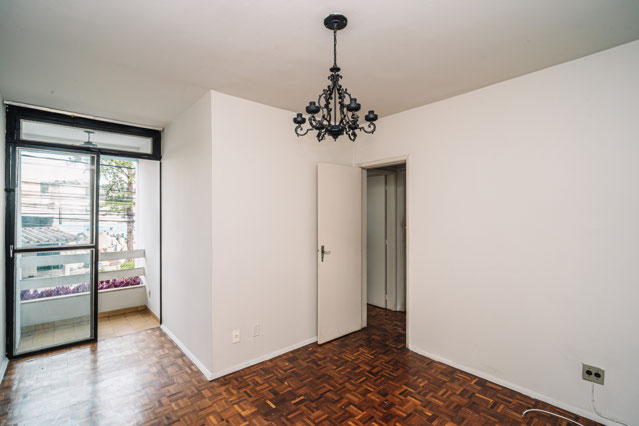 SALA DE ESTAR COM SACADA