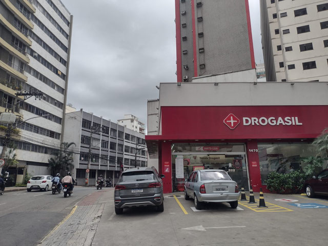 Apartamento Quarto e Sala de Frente - Centro.