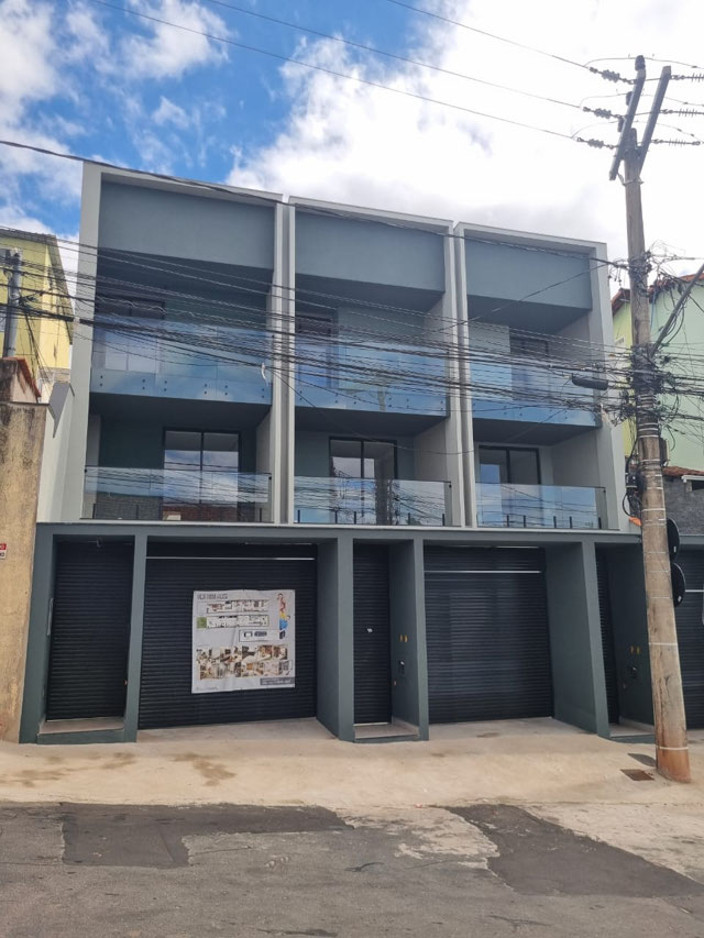 Casa duplex 03 quartos 02 vagas Mundo Novo