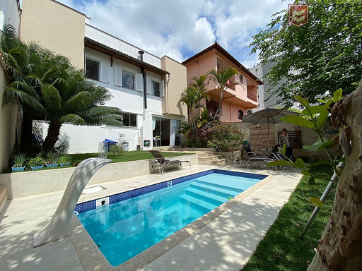 Casa com 4 quartos, no Bairro Jardim Laranjeiras, estuda permuta.