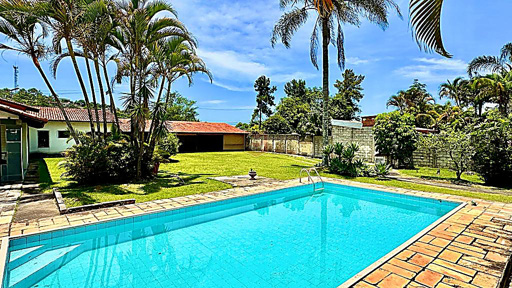 Casa com 3 quartos para venda no bairro Parque Jardim da Serra em Juiz de Fora, MG