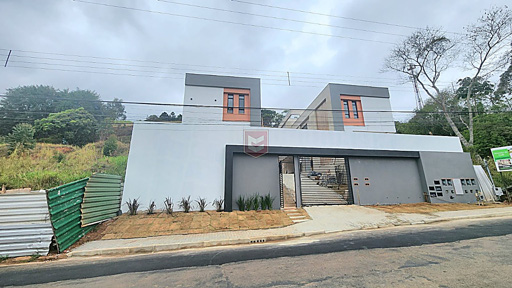 Casa com 3 quartos para venda no bairro Parque Jardim da Serra em Juiz de Fora, MG