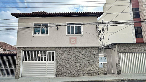 Casa com 4 quartos para venda no bairro Jardim Glória em Juiz de Fora, MG