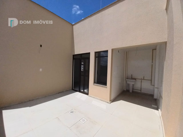 Terraço descoberto e lavanderia