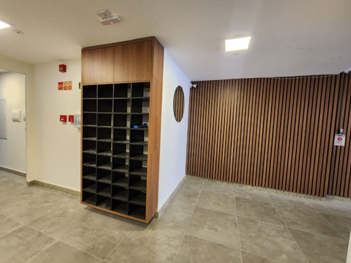 hall lateral