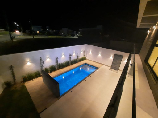 Piscina com cascata
