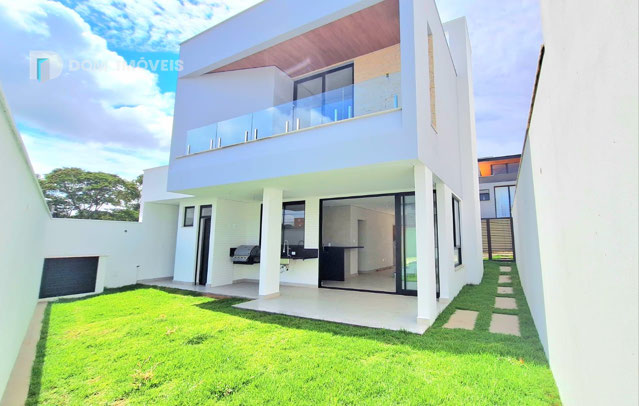 Quintal com possibilidade pra Jacuzzi.