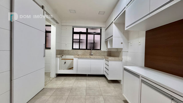 Cozinha toda mobiliada