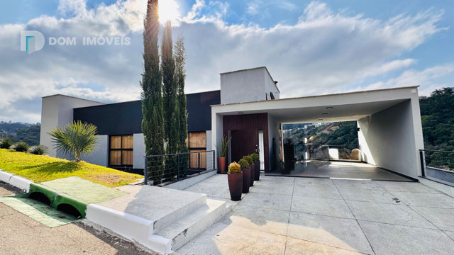 Fachada ampla e imponente