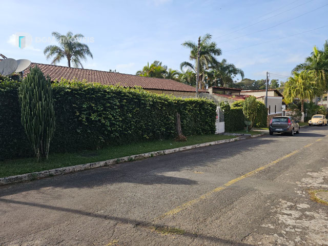 Casa todo murada.