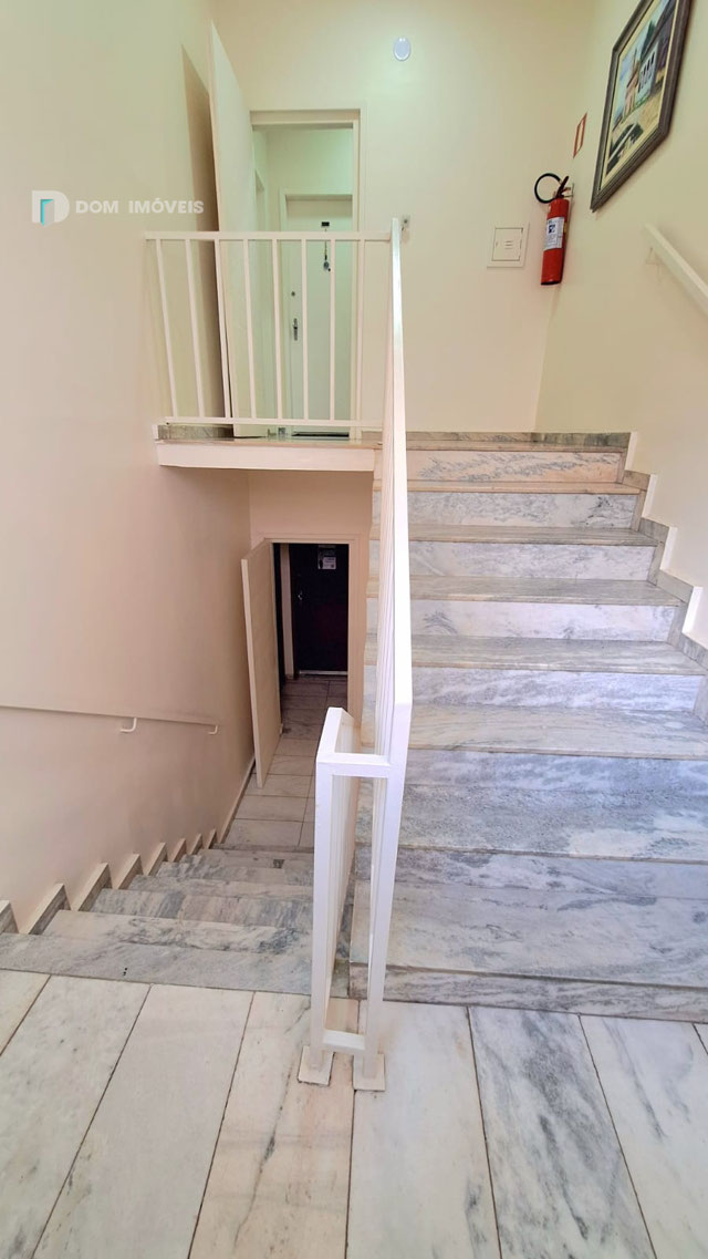 Escada de Acesso aos Apartamentos.