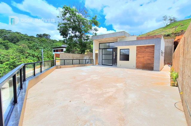 Área Frente da Casa.