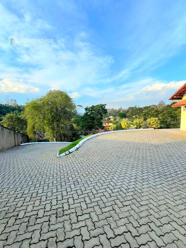 Área de manobra pros veículos.