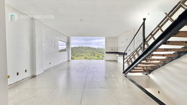 Sala com acesso a varanda