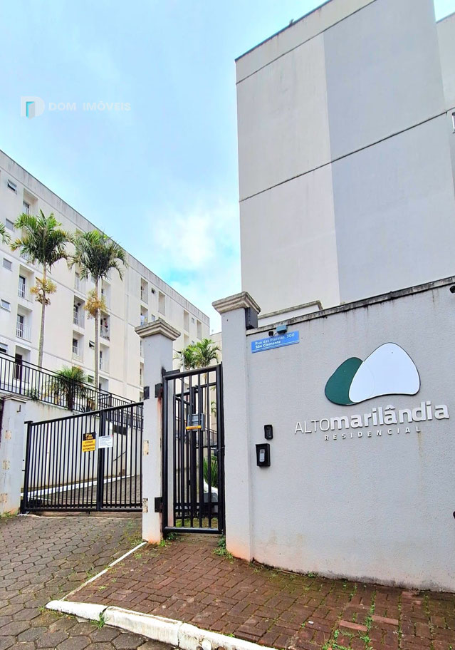 Condomínio com portaria 24 horas.