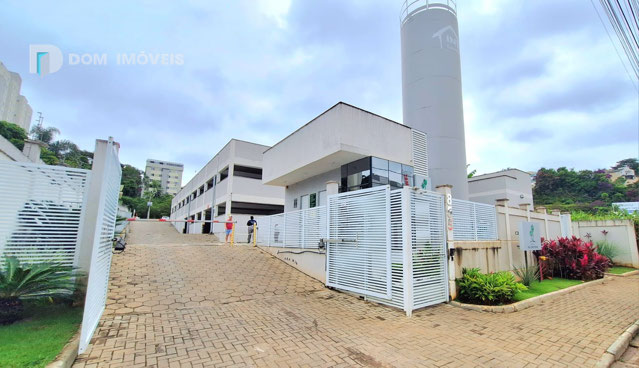 Condomínio Portaria 24 horas.