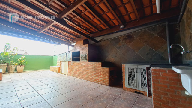 Churrasqueira com Forno a Lenha