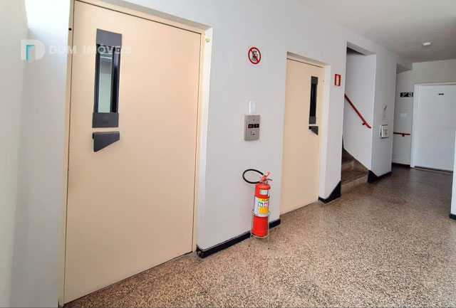 2 elevadores.