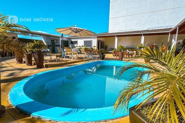 Piscina.
