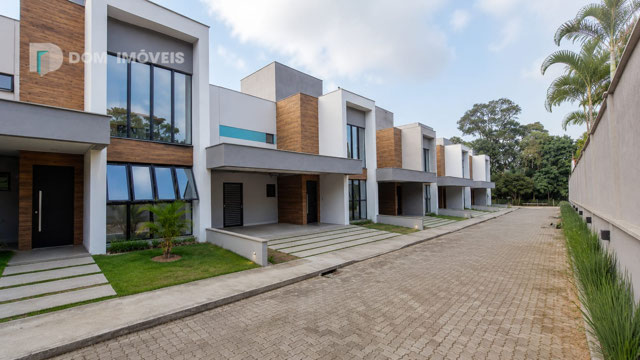 Condomínio com 5 casas.