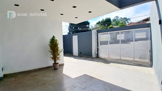 4 vagas de garagem.