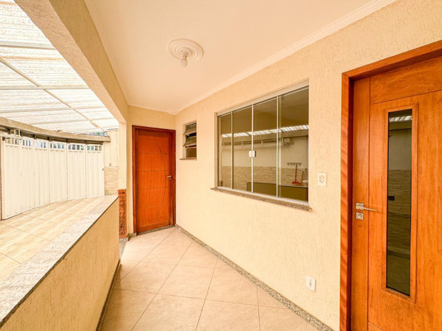 Casa com 3 quartos para Venda no bairro Santa Terezinha em Juiz de Fora, MG