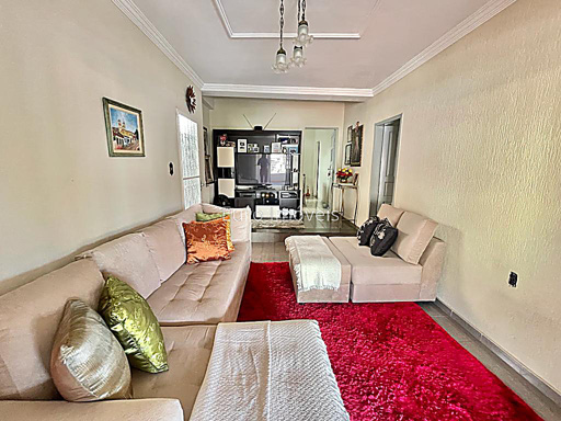 Casa com 6 quartos para venda no bairro Bandeirantes em Juiz de Fora, MG