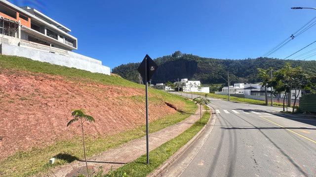Lateral