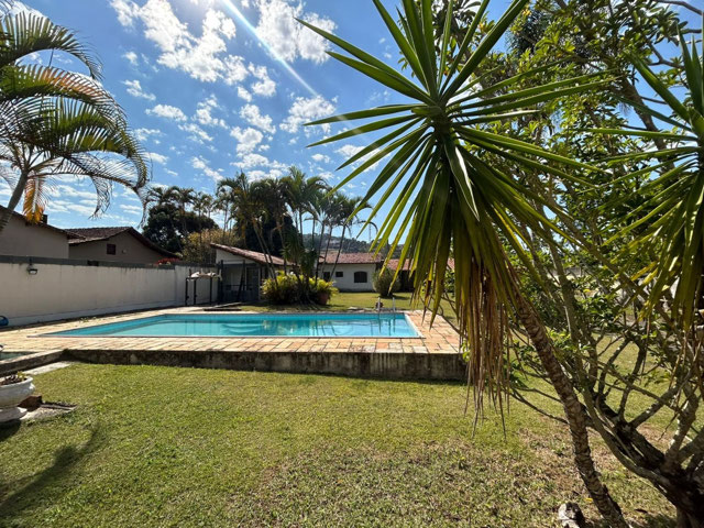 Casa com 3 quartos para venda no bairro Parque Jardim da Serra em Juiz de Fora, MG
