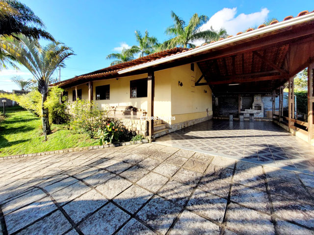 Casa com 3 quartos para venda no bairro Jardim da Serra em Juiz de Fora, MG