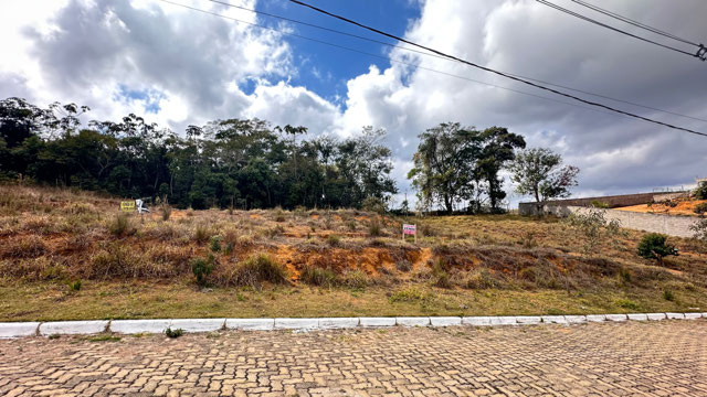 Terreno 1500 metros quadrados, no Condomínio Colinas do Sol, Juiz de Fora, MG.