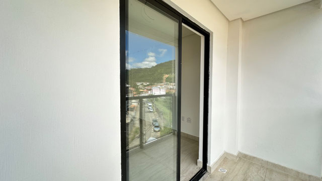 Varanda apartamento de frente