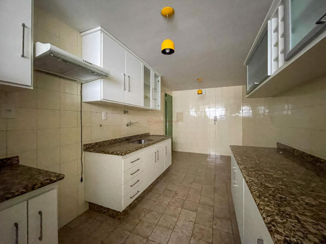 Apartamento amplo na Rua Sampaio