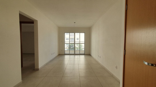 Sala com 2 ambientes e varanda