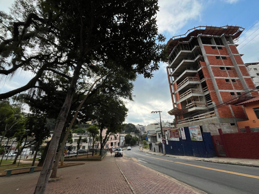 praça arborizada