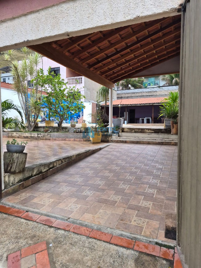 Entrada com vaga para 1 carro