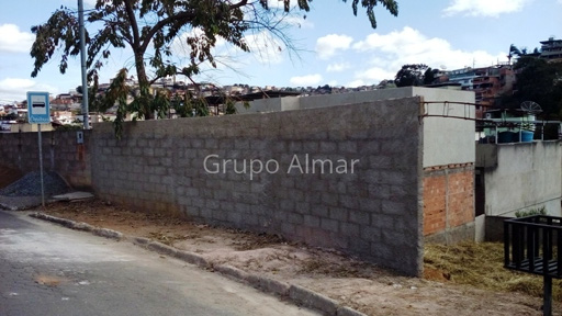 Lote / Terreno para venda no bairro Jardim dos Alfineiros em Juiz de Fora, MG