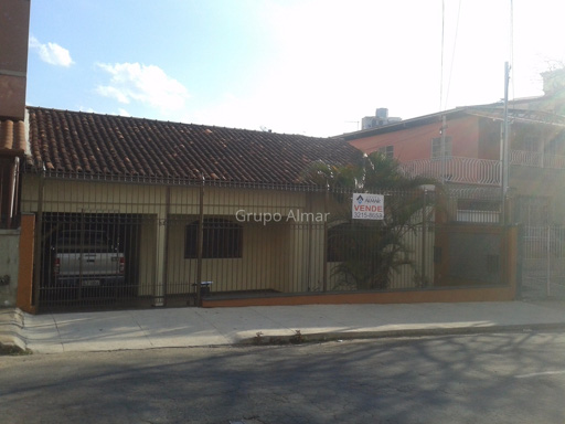 Casa com 4 quartos para venda no bairro Bonfim em Juiz de Fora, MG