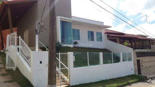 Casa com 3 quartos para venda no bairro Bom Clima em Juiz de Fora, MG