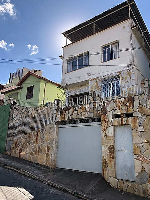 Apartamento com 3 quartos para Venda no bairro Grajaú em Juiz de Fora, MG