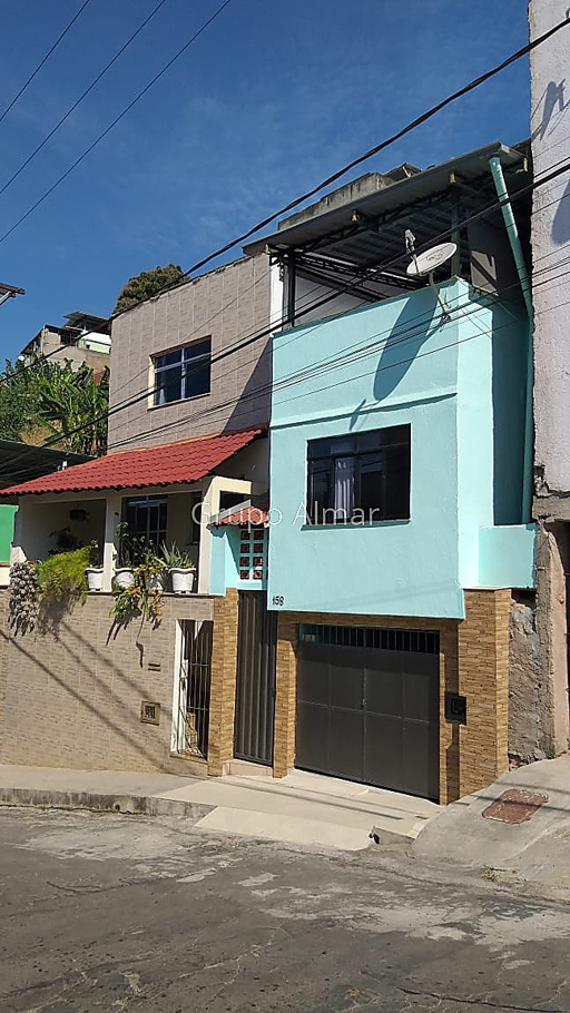 Casa com 3 quartos para Venda no bairro Santa Cândida em Juiz de Fora, MG