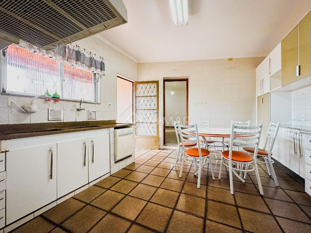 Casa com 5 quartos para venda no bairro Santa Helena em Juiz de Fora, MG