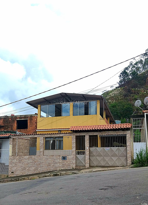 Casa com 2 quartos para venda no bairro Jardim Emaus - Grama em Juiz de Fora, MG