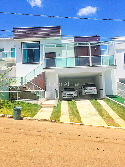 Casa com 3 quartos para venda no bairro Nova Gramado em Juiz de Fora, MG