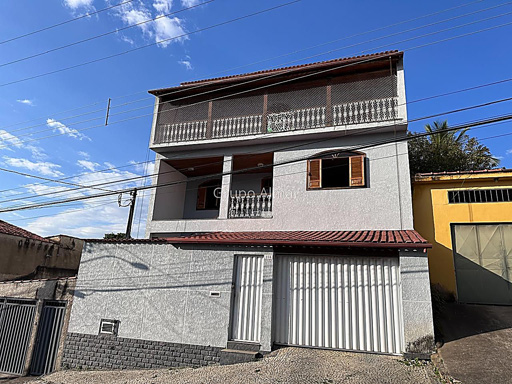 Casa com 4 quartos para Venda no bairro Monte Castelo em Juiz de Fora, MG
