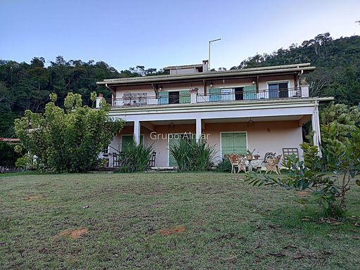 Casa com 4 quartos para venda no bairro Parque das Samambaias / Pq das Bromélias em Juiz de Fora, MG