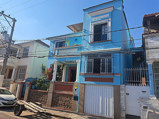 Casa com 5 quartos para Venda no bairro Poço Rico em Juiz de Fora, MG