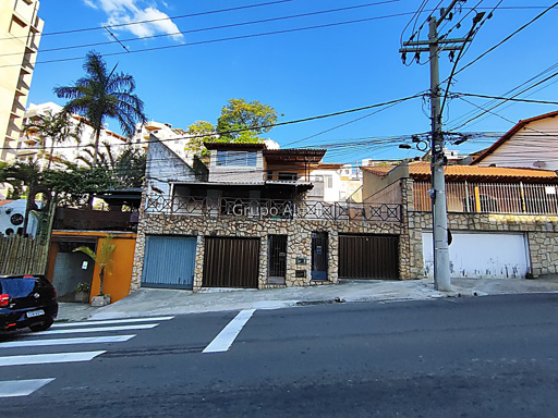 Casa com 3 quartos para venda no bairro Jardim Glória em Juiz de Fora, MG