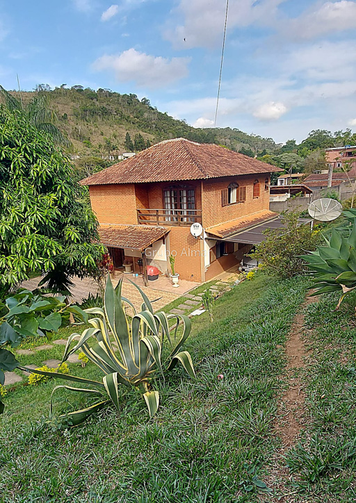 Casa com 4 quartos para venda no bairro Recanto dos Lagos em Juiz de Fora, MG